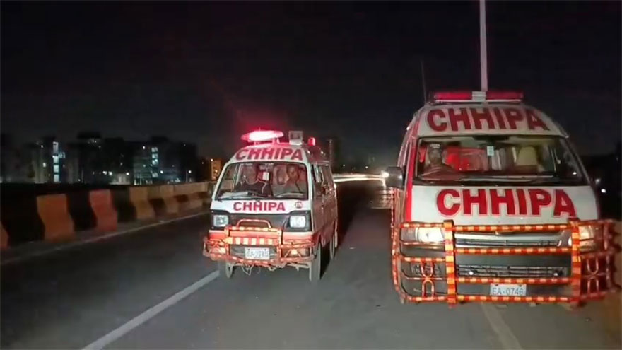 One killed, another injured in Karachi road accident