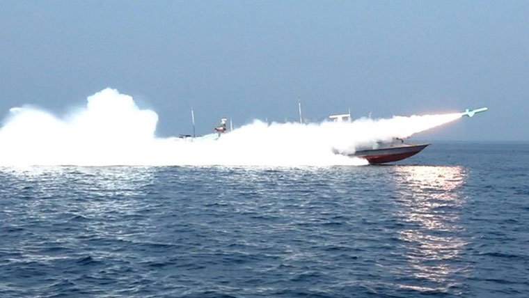 جنگ کے آغاز کے بعد پہلی بار فرانسیسی اور جاپانی جہاز آبنائے ہرمز عبور کرنے میں کامیاب