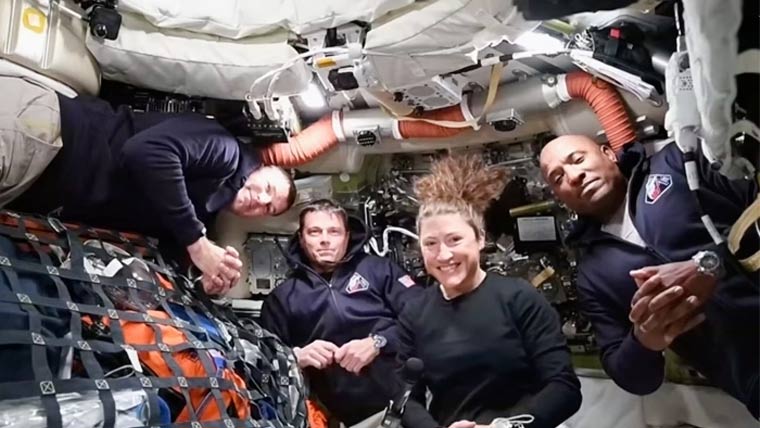 آرٹیمس II مشن: خلا بازوں نے چاند کے نادیدہ رخ کا منفرد منظر دیکھ لیا