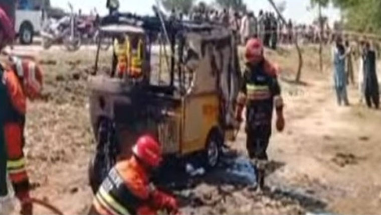 ملتان: رکشے میں ایل پی جی سلنڈر پھٹنے سے 3 افراد جاں بحق، 14 زخمی