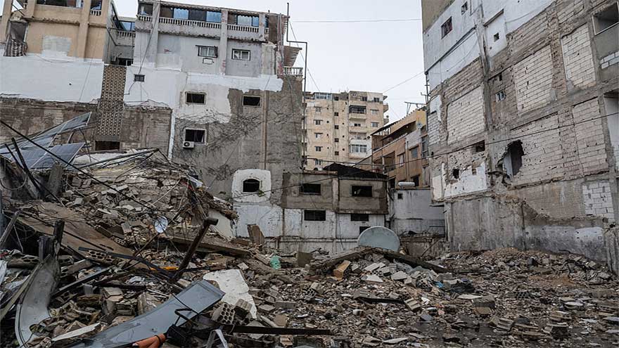 Israel renews Lebanon strikes, forces Syria border crossing closed