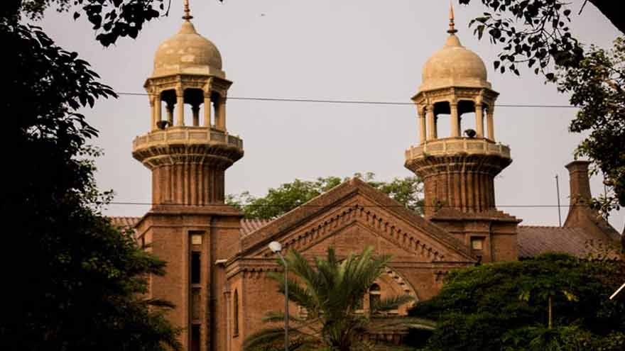 Lawyers announce court boycott in Lahore against fuel price hike