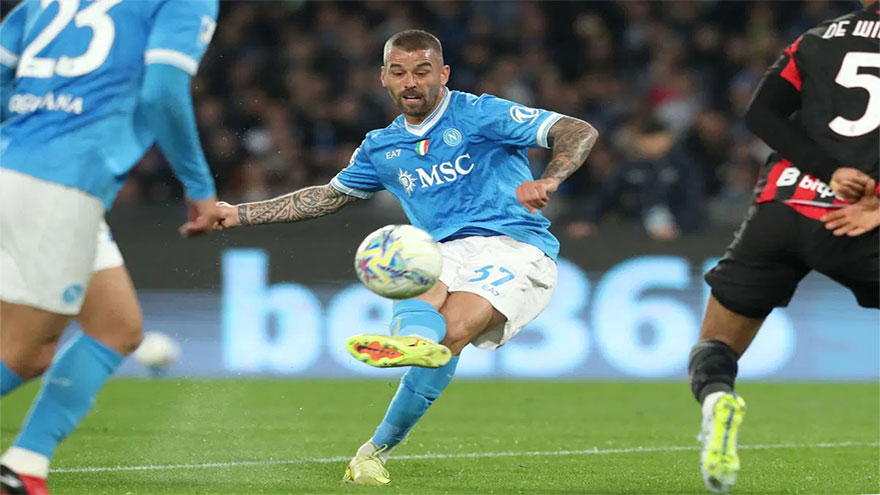 Napoli's Serie A title defence boosted by beating AC Milan