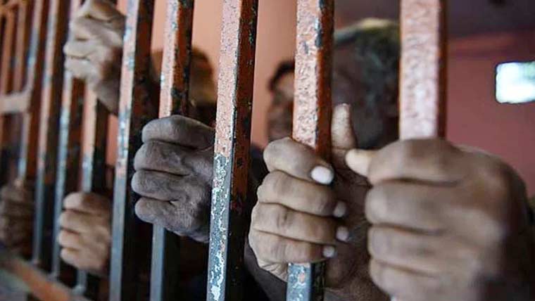 سی آئی اے پولیس کا جوے کے اڈے پر چھاپہ، 2 انسپکٹرز، 4 اہلکاروں سمیت 19 گرفتار