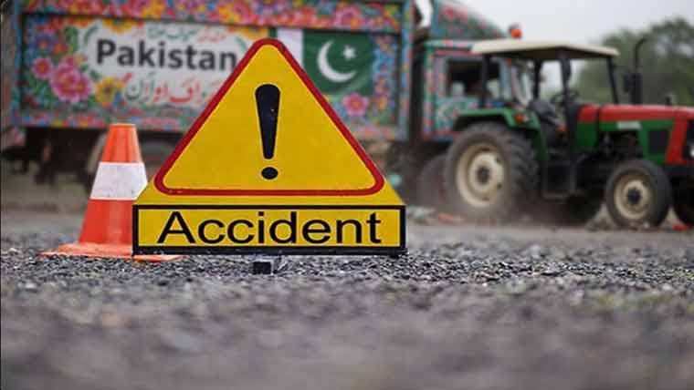 کندھ کوٹ : ٹریکٹر اور ٹرک کے تصادم میں ایک شخص جاں بحق ، دو زخمی