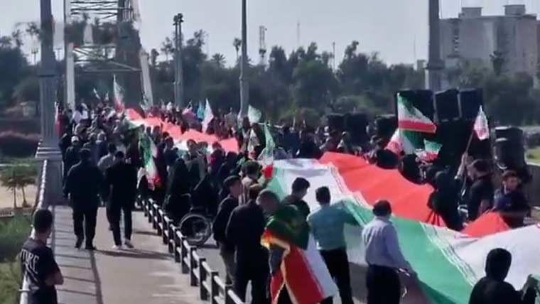 امریکی و اسرائیلی حملے کا خدشہ، ایرانیوں نے اہم تنصیبات کے گرد انسانی زنجیر بنا دی