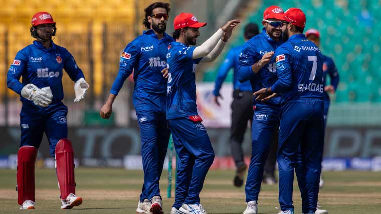 پی ایس ایل 11: اسلام آباد یونائیٹڈ نے یکطرفہ مقابلے کے بعد قلندرز کو 9 وکٹوں سے ہرا دیا