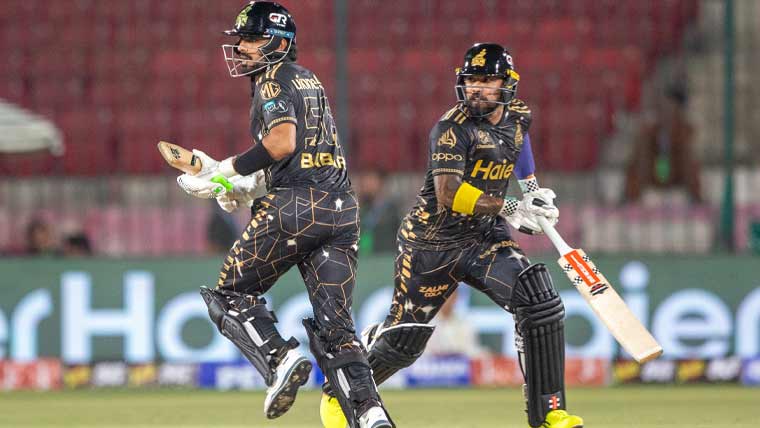 پی ایس ایل 11: پشاور زلمی کا کراچی کنگز کو 247 رنز کا ہدف