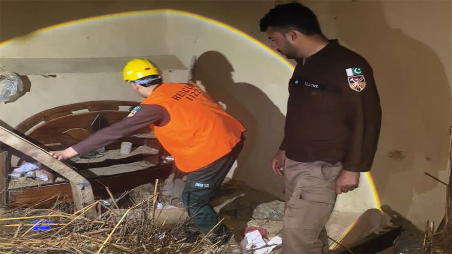 One killed, four injured in Hangu roof collapse