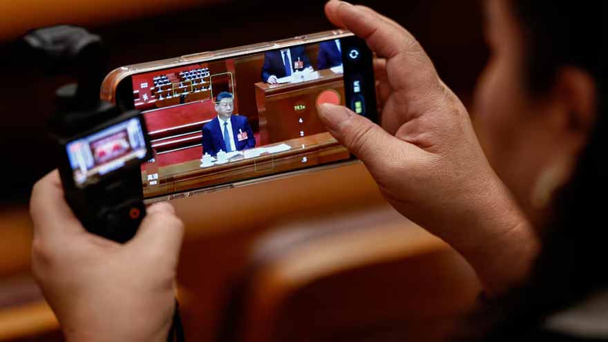 US considers new crackdown on Chinese telecom companies