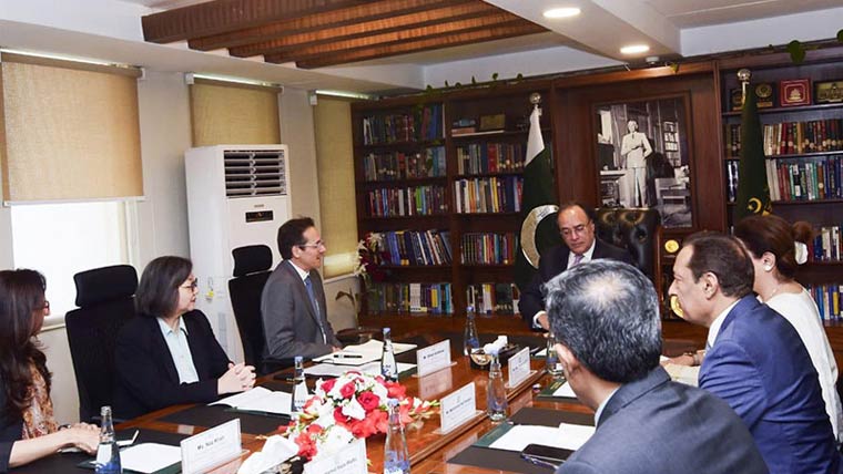 وزیر خزانہ ورلڈ بینک اور آئی ایم ایف اجلاسوں میں شرکت کیلئے امریکہ روانہ