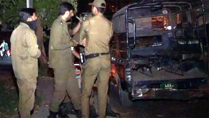 Robber killed, two others held in Gujranwala 'encounters'