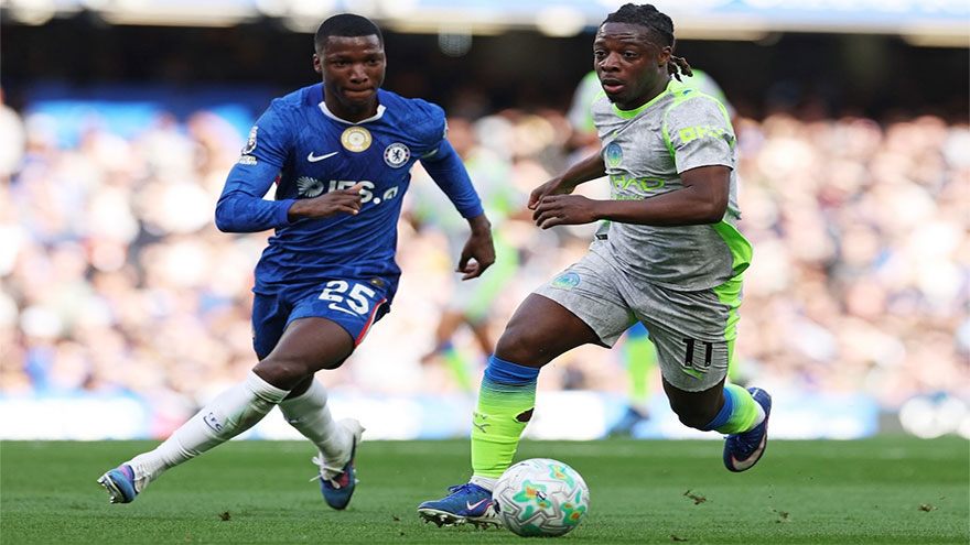 Man City rout Chelsea to close gap on leaders Arsenal