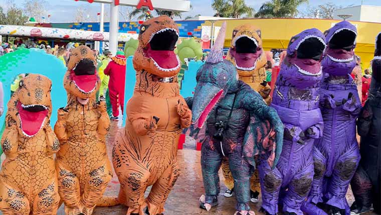 کینیڈا کی یونیورسٹی کا انوکھا جشن، ڈائنوسار کے لباس میں عالمی ریکارڈ قائم