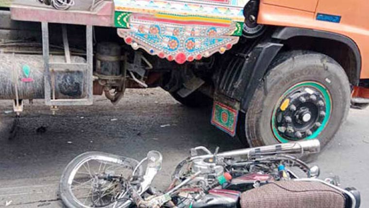 کبیروالا: ٹرک کی ٹکر سے موٹرسائیکل سوار 3 افراد جاں بحق