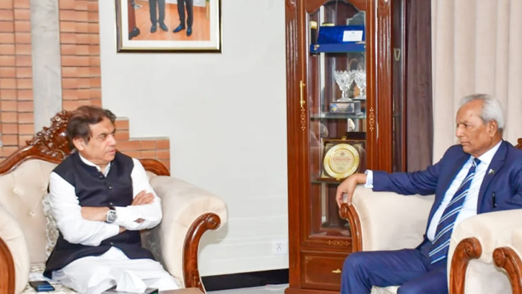 گورنر سندھ اور وزیر ریلوے کی ملاقات، سفارتی امور پر تبادلہ خیال