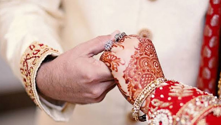 خیبرپختونخوا: سرکاری ملازمین کے غیر ملکیوں سے شادی پر پابندی کا قانون منظور