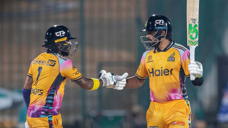 پی ایس ایل 11: پشاور زلمی نے کوئٹہ گلیڈی ایٹرز کو 8 وکٹوں سے شکست دے دی