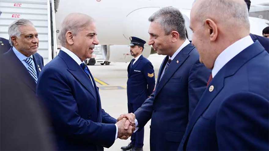 Prime minister arrives in Türkiye after Qatar visit for key official engagements