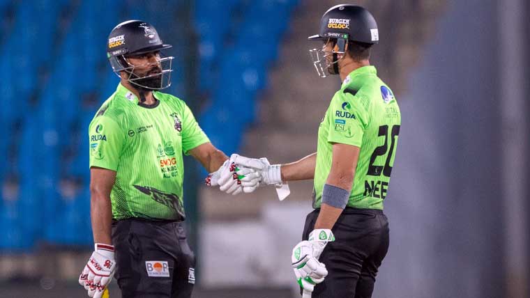 پی ایس ایل 11: لاہور قلندرز کا گلیڈی ایٹرز کو 135 رنز کا ہدف