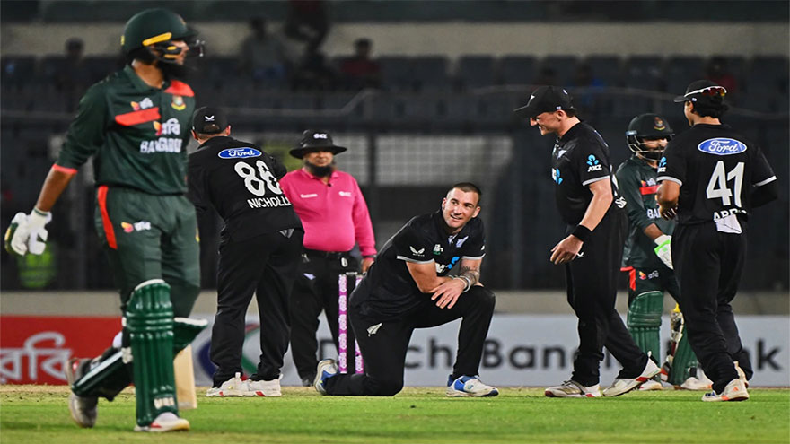 Tickner starts late Bangladesh collapse for New Zealand to win first ODI