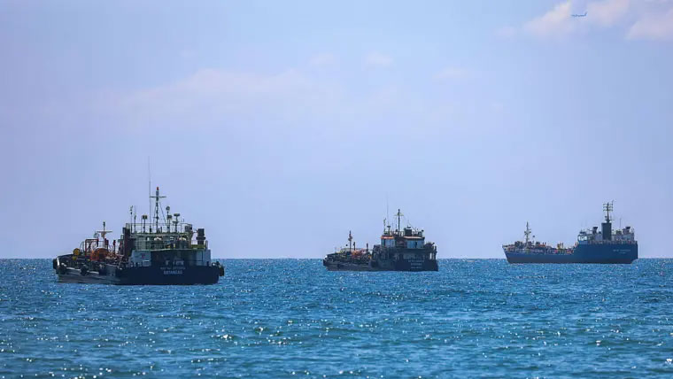 امریکا نے روسی تیل کی خرید و فروخت پر پابندیاں مزید ایک مہینے کیلئے ہٹا دیں