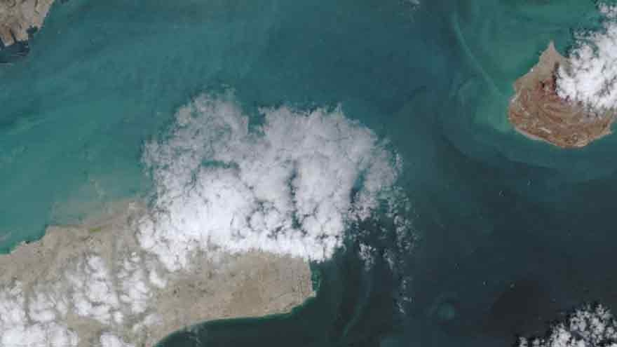 Iran shuts down Strait of Hormuz again ove US blockade