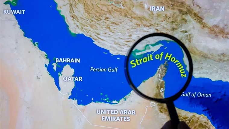 آبنائے ہرمز ایک بار پھر امریکا و ایران کے درمیان رابطے کا واحد ذریعہ بن گئی، الجزیرہ