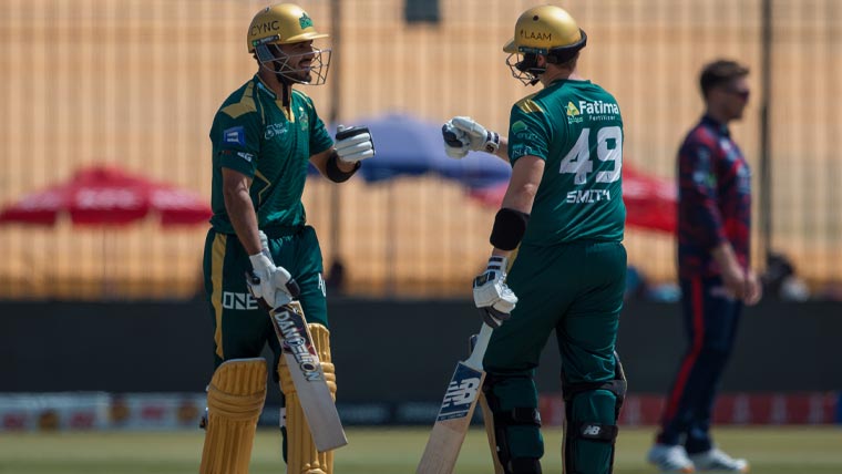 پی ایس ایل 11: ملتان سلطانز کا کراچی کنگز کو 208 رنز کا ہدف