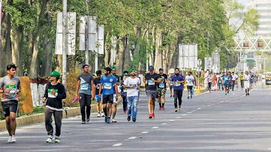 Thousands participate in Lahore's marathon and cycling races