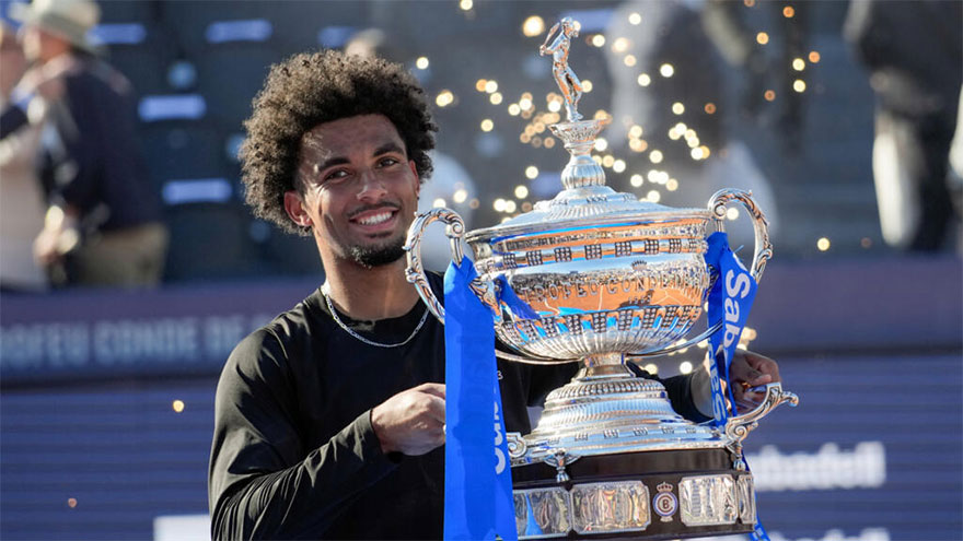 Fils wins on Barcelona clay with French Open looming