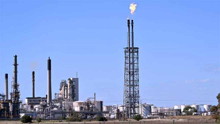 Money, lobbyists, inertia: why fossil fuels are so hard to quit