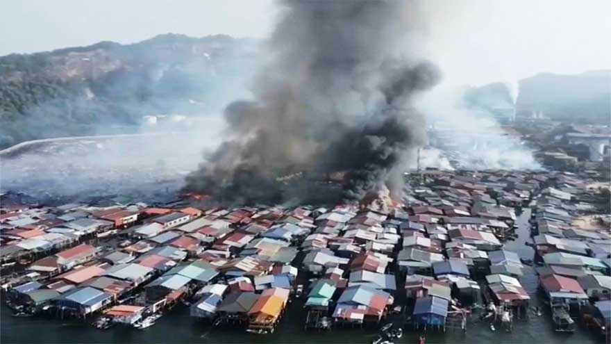 Fire destroys 1,000 homes in a Malaysian coastal village on Borneo Island