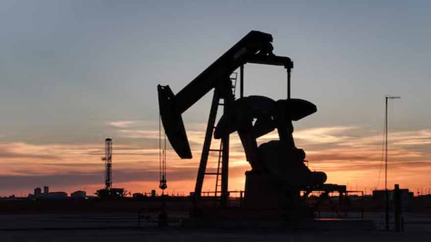 Oil falls on expectations US-Iran talks likely to proceed, opening supply