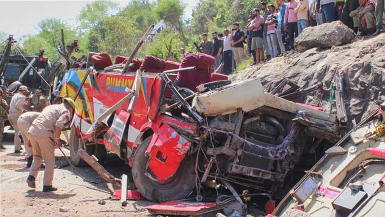 مقبوضہ کشمیر میں ٹریفک حادثہ، 21 افراد جاں بحق، درجنوں زخمی