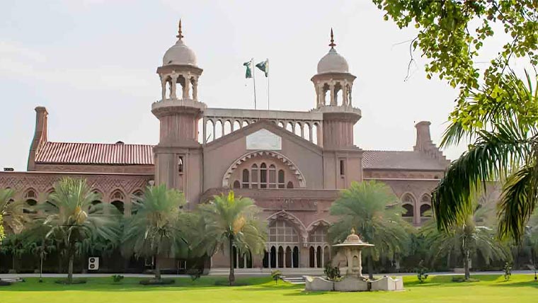 لاہور ہائیکورٹ: ٹریفک وارڈنز کے چالان کوٹہ سسٹم کیخلاف درخواست دائر