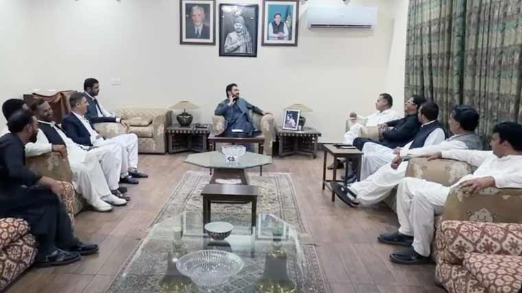 سہیل آفریدی سے پی ٹی آئی آزاد جموں و کشمیر کے وفد کی ملاقات