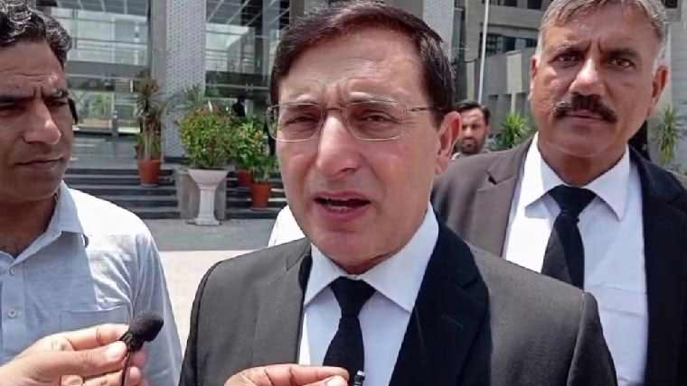 بانی پی ٹی آئی اور بشریٰ بی بی کی رہائی کیلئے کوششیں تیز کردیں: بیرسٹر گوہر