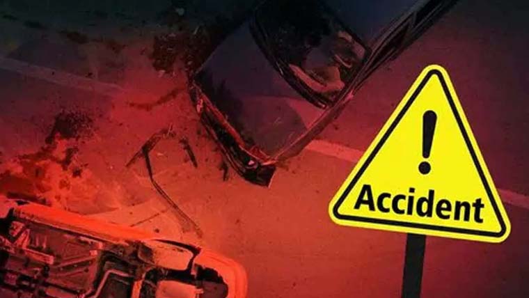 سیہون: انڈس ہائی وے روڈ پر مسافر کار الٹ گئی، خواتین اور بچوں سمیت 7 افراد زخمی