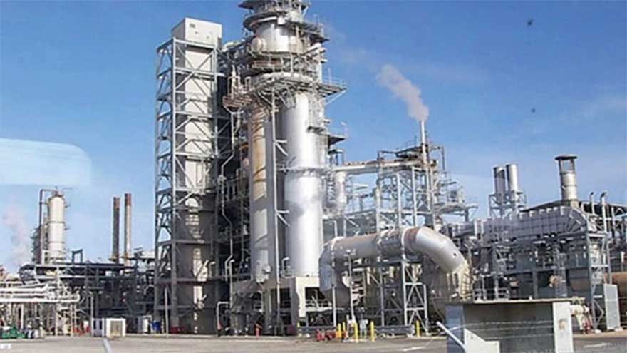 Attock Refinery halts operations amid road closures, fuel supply risks emerge