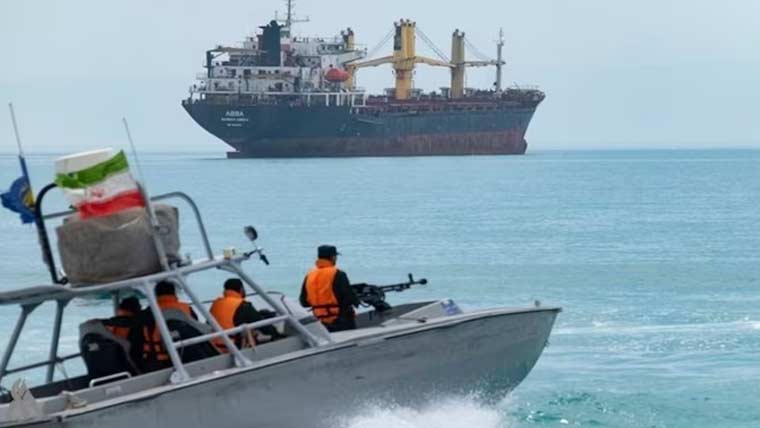 پاسداران انقلاب کی آبنائے ہرمز میں بڑی کارروائی، دو جہاز قبضے میں لے لیے