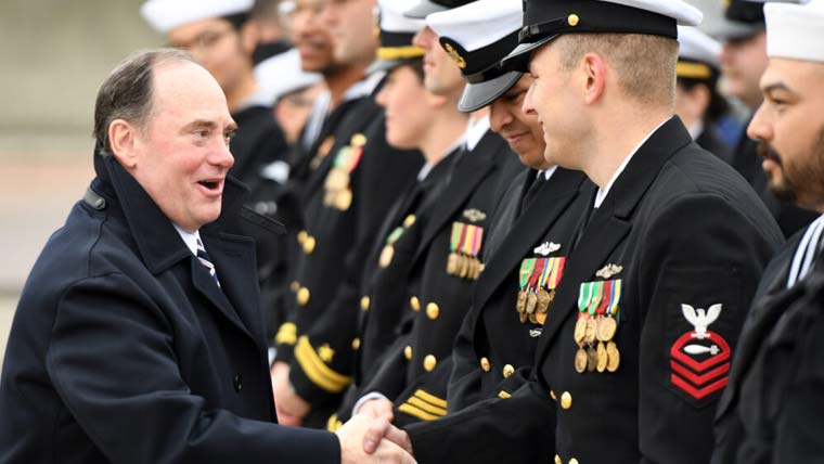 امریکی سیکرٹری نیوی جان سی فیلن عہدے سے مستعفی ہوگئے