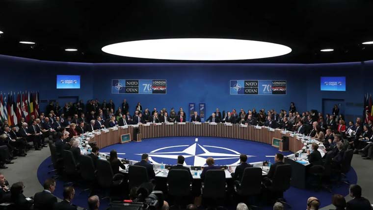 آبنائے ہرمز کھلوانے کیلئے 30 سے زائد ممالک آج لندن میں سر جوڑیں گے