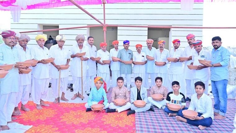 جہیز میں پرندوں کے پانی پینے کے برتنوں نے روایت بدل ڈالی