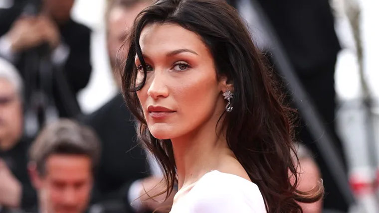 مشہور ماڈل بیلا حدید کی زندگی پر مبنی کتاب ریلیز ہونے کو تیار