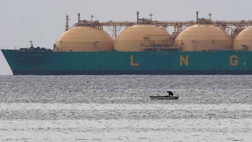 Pakistan seeks three spot LNG cargoes in first tender since December 2023