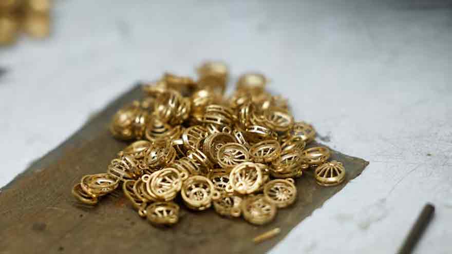 Gold set for weekly drop amid inflation fears