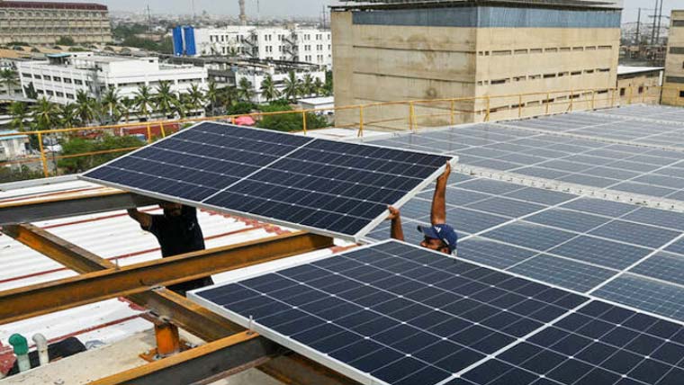 سولر لائسنسنگ کے معاملے پر صارفین پریشان، نیپرا نے صورتحال واضح کر دی