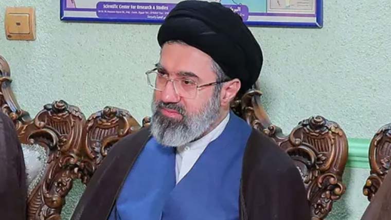 قوم کی یکجہتی نے دشمن کی صفوں میں دراڑ ڈال دی: مجتبیٰ خامنہ ای