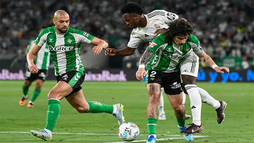 Betis's Bellerin further dents Real Madrid title hopes